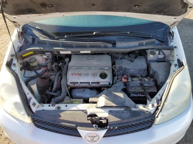 2004 Toyota Sienna XLE