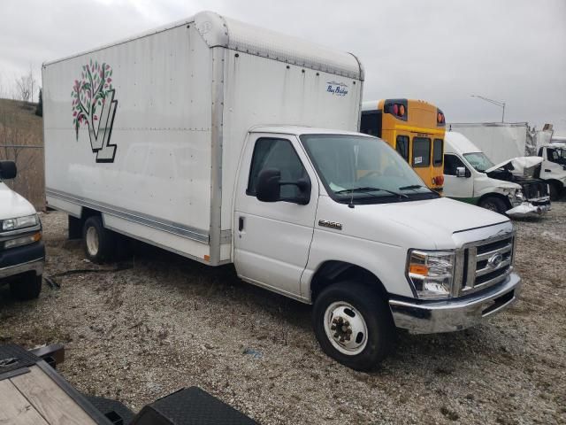 2022 Ford Econoline E450 Super Duty Cutaway Van