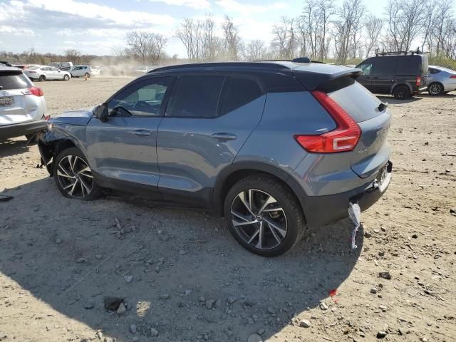 2022 Volvo XC40 T5 R-Design