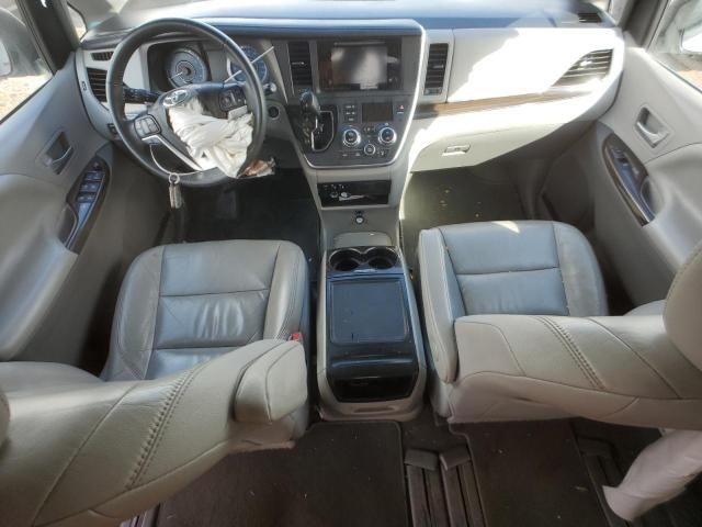 2017 Toyota Sienna XLE