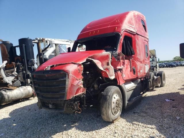 2019 Freightliner Cascadia 126