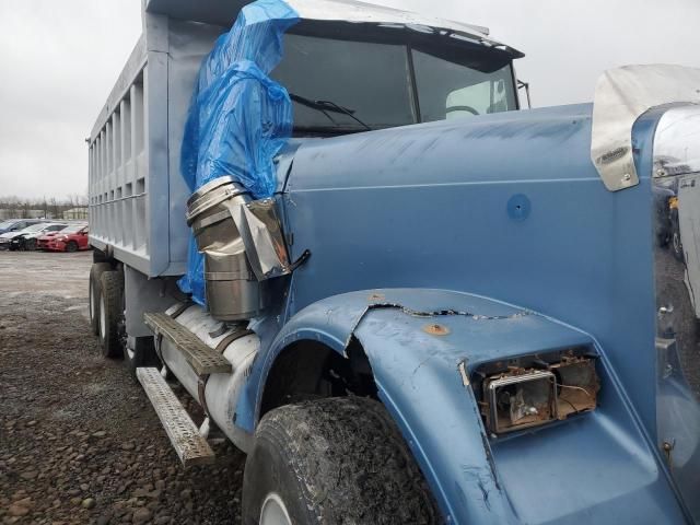 2006 Freightliner Conventional FLD120