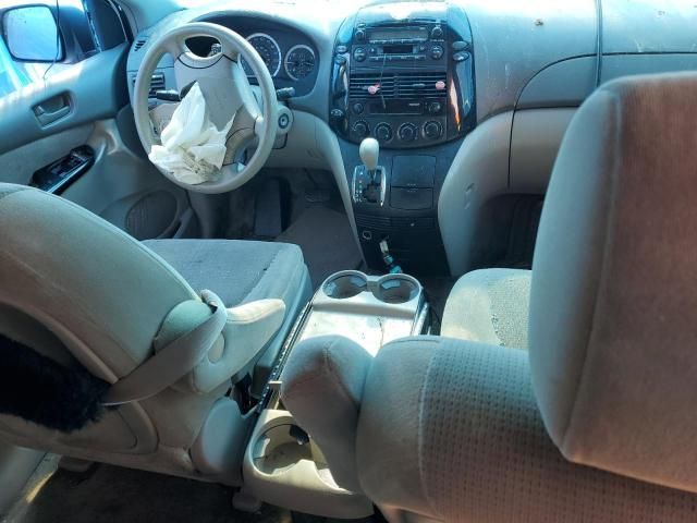 2005 Toyota Sienna CE