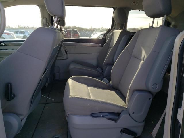 2010 Volkswagen Routan SE