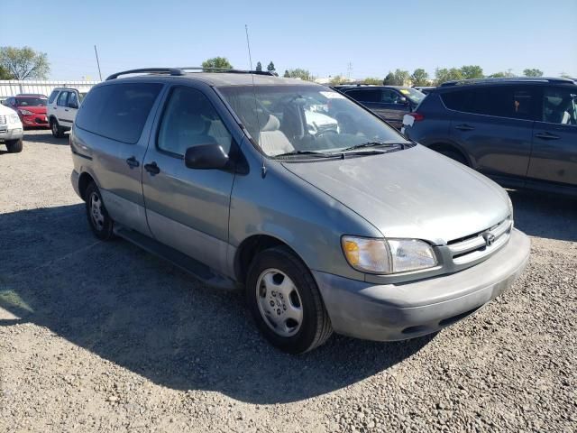 2000 Toyota Sienna LE