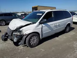 Salvage cars for sale at Cahokia Heights, IL auction: 2005 Chrysler Town & Country LX