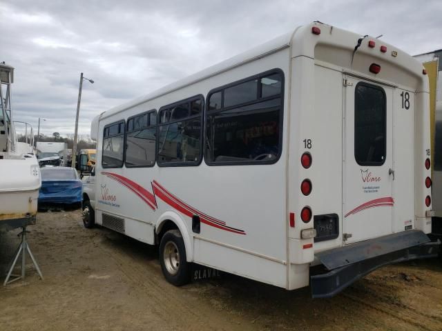 2012 Ford Econoline E450 Super Duty Cutaway Van