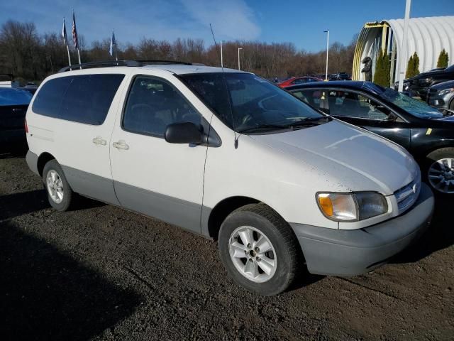 2000 Toyota Sienna LE