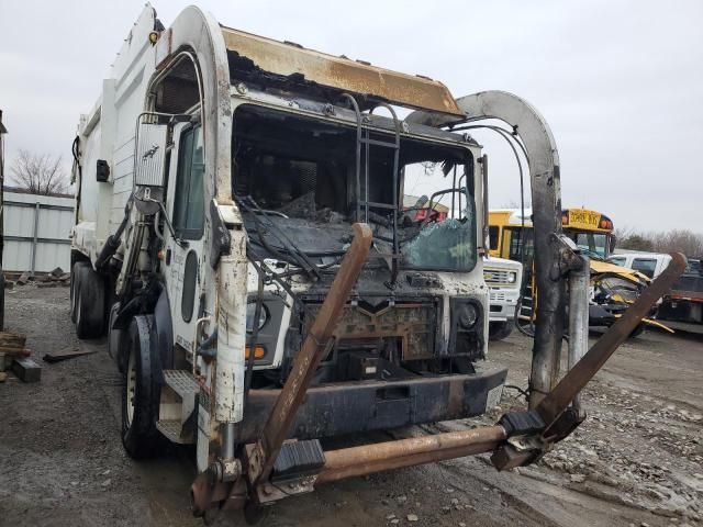 2014 Mack 600 MRU600