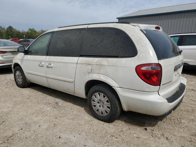 2005 Chrysler Town & Country LX