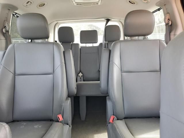 2011 Volkswagen Routan SE