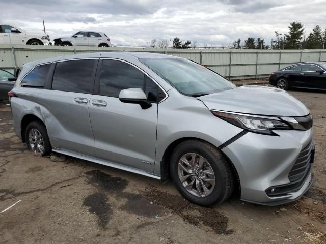 2021 Toyota Sienna LE