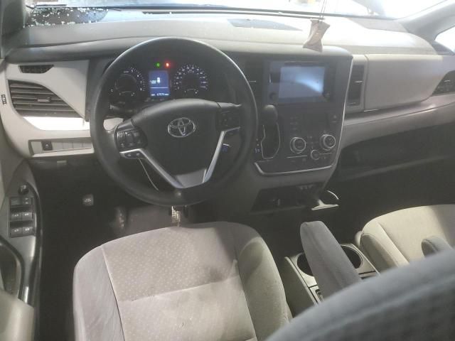 2017 Toyota Sienna LE