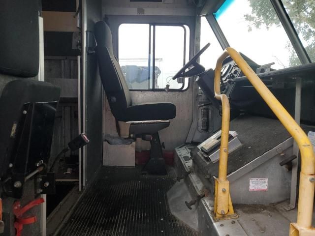 2005 Freightliner Chassis M Line WALK-IN Van