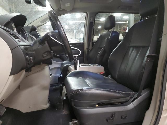 2014 Chrysler Town & Country Touring L