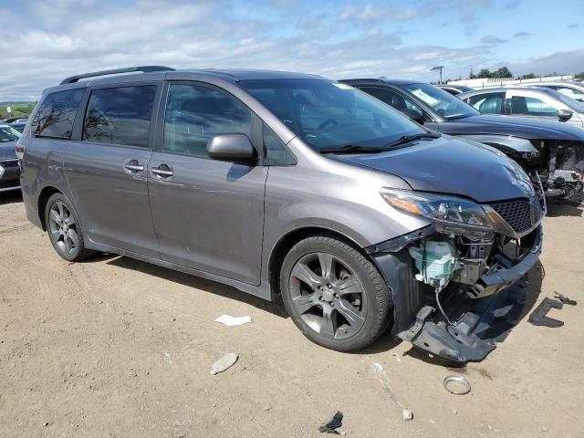 2016 Toyota Sienna SE