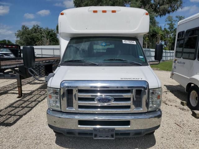 2013 Ford Econoline E350 Super Duty Cutaway Van