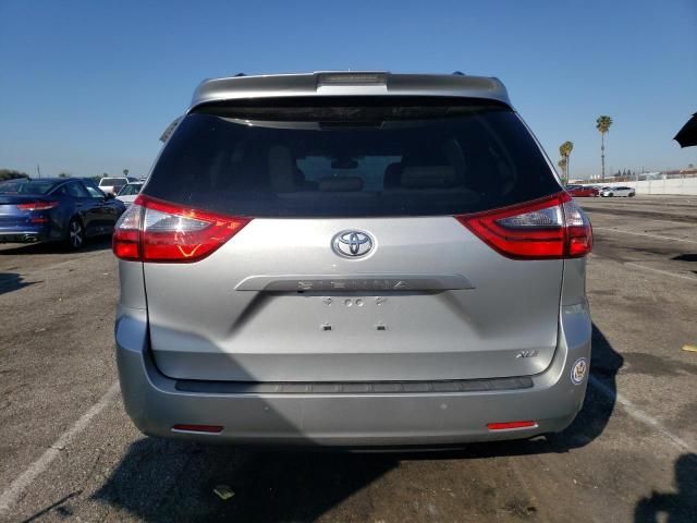 2020 Toyota Sienna XLE