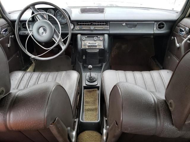 1971 Mercedes-Benz 220D