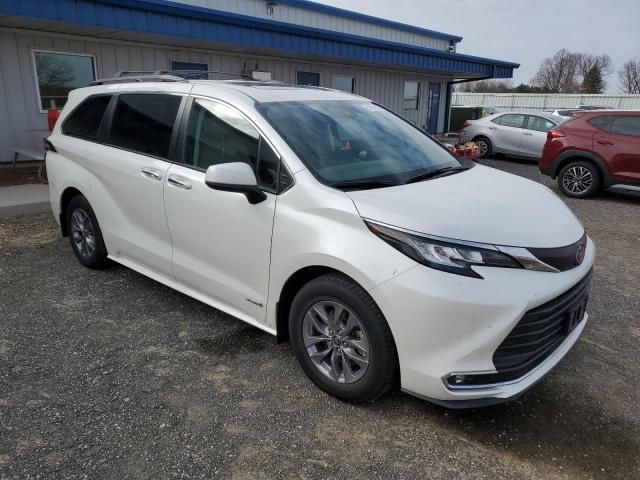 2021 Toyota Sienna XLE