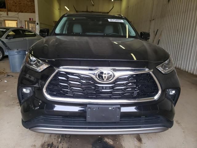 2022 Toyota Highlander Platinum