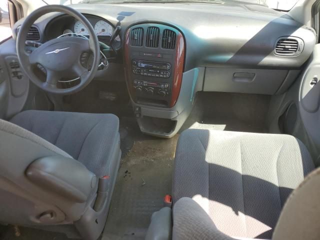 2005 Chrysler Town & Country LX