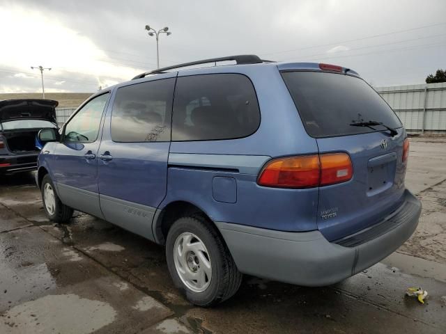 1998 Toyota Sienna LE