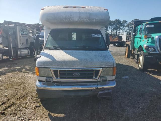 2006 Ford Econoline E450 Super Duty Cutaway Van