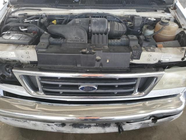 2004 Ford Econoline E350 Super Duty Cutaway Van