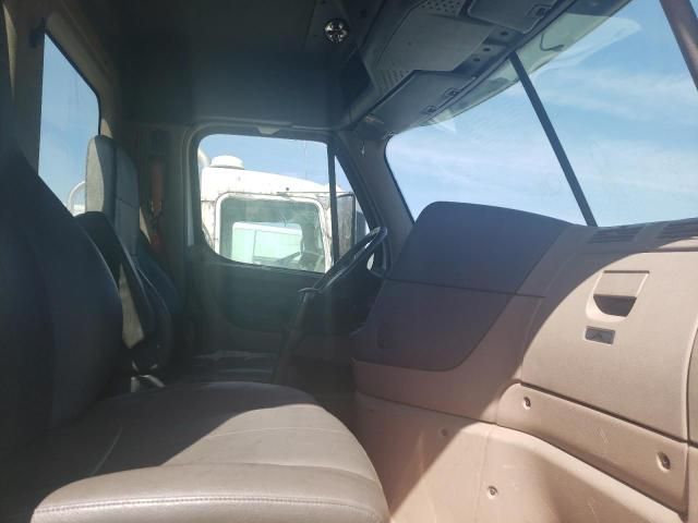 2014 Freightliner Cascadia 113