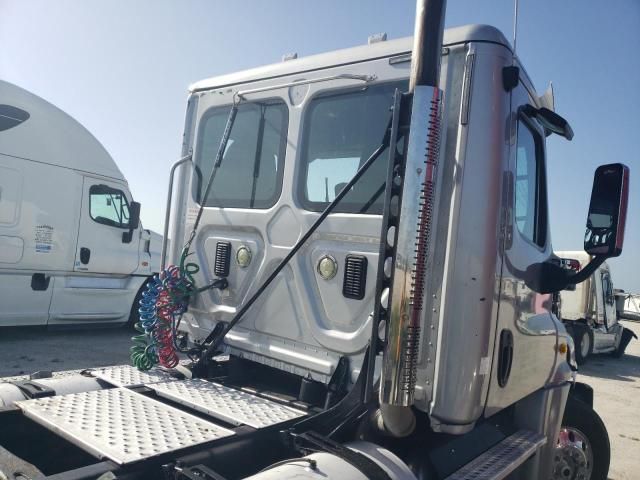 2014 Freightliner Cascadia 125