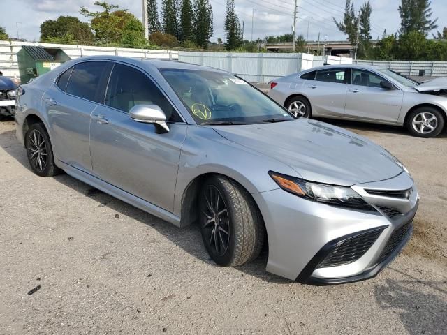 2022 Toyota Camry SE