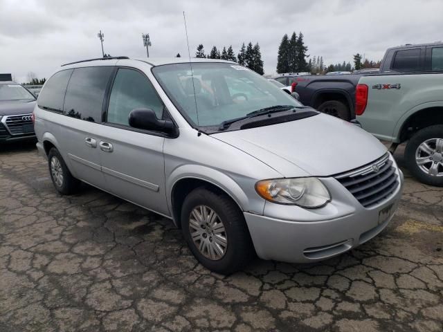 2006 Chrysler Town & Country LX