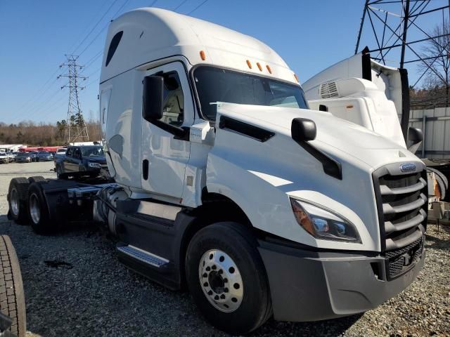 2020 Freightliner Cascadia 126