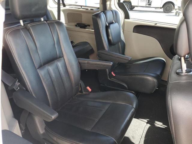 2011 Chrysler Town & Country Touring L