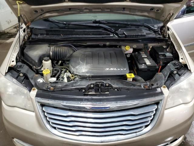 2013 Chrysler Town & Country Touring L