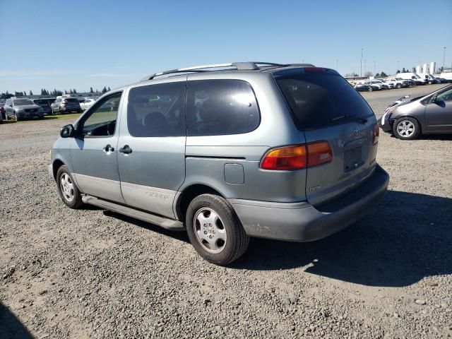 2000 Toyota Sienna LE