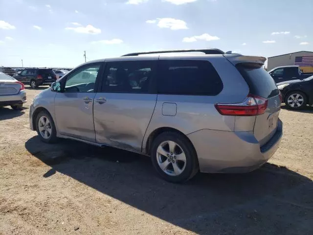 2018 Toyota Sienna LE