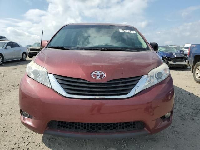 2014 Toyota Sienna LE