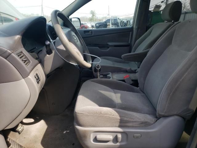 2005 Toyota Sienna LE