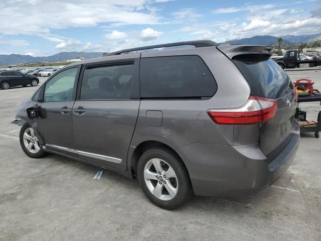 2019 Toyota Sienna LE