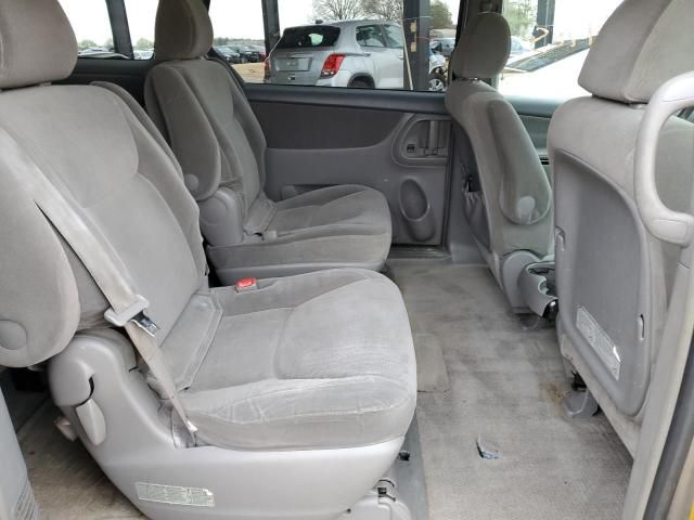 2005 Toyota Sienna CE