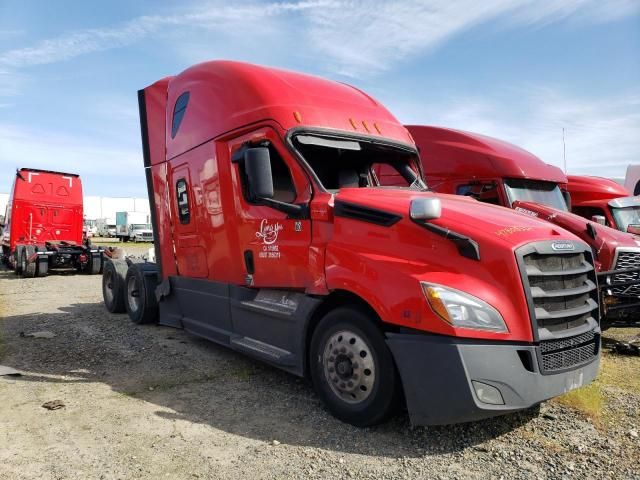 2019 Freightliner Cascadia 126