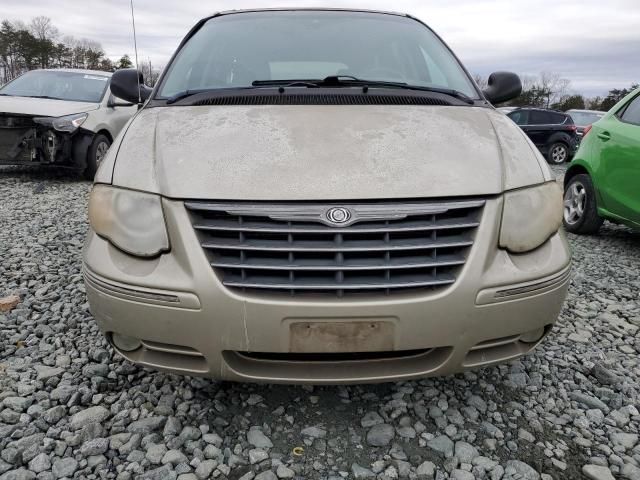 2005 Chrysler Town & Country Limited