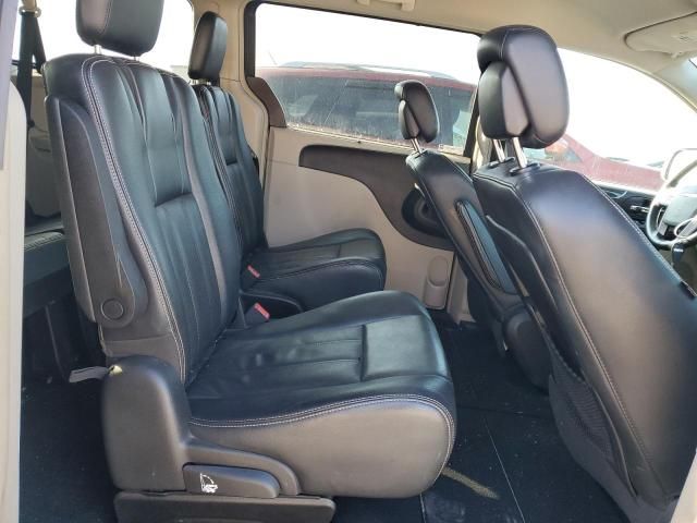 2012 Chrysler Town & Country Touring L