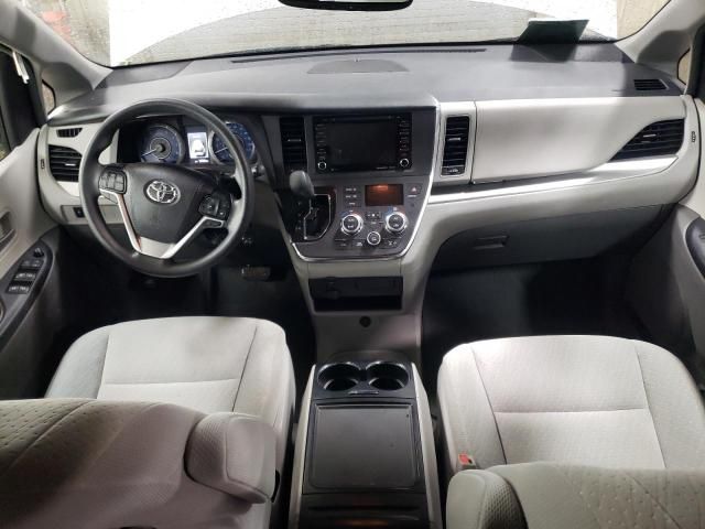 2019 Toyota Sienna LE