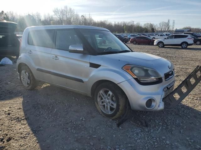 2013 KIA Soul +