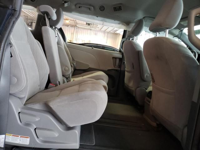 2019 Toyota Sienna LE