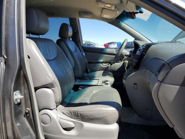 2004 Toyota Sienna CE