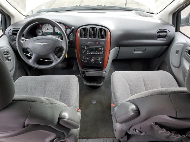 2005 Chrysler Town & Country LX